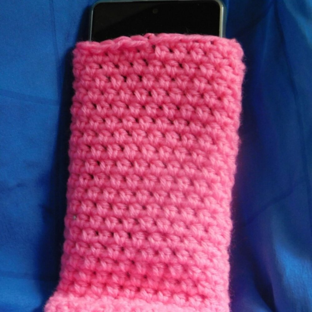 Pink crocheted cellphone case 4x7 inches
